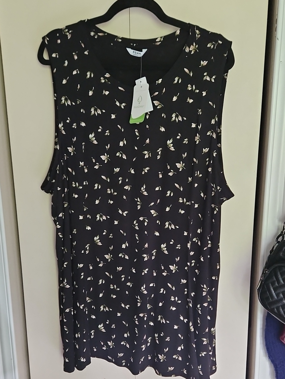 NWT Penningtons Black Tank with Cream Floral Print Sz 3x Ptp28 L31